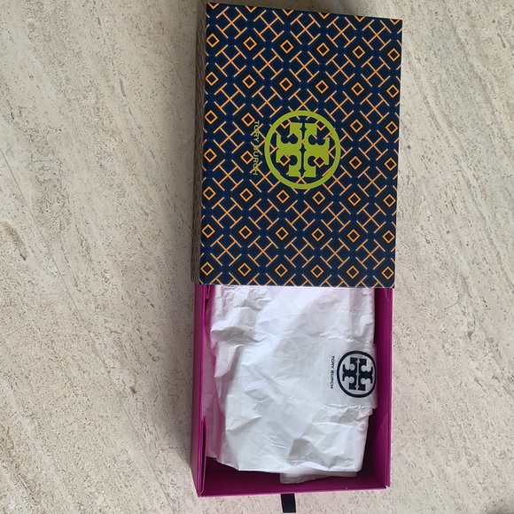 Authentic Tory Burch Brown wallet. - Picture 8 of 10